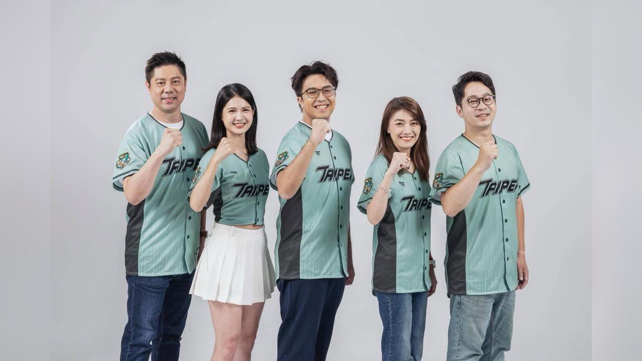 [新聞] 快新聞／沈伯洋出招了！台北隊定裝照亮相　偕25綠戰將合照 - 八卦 - PTT.BEST 批踢踢爆文