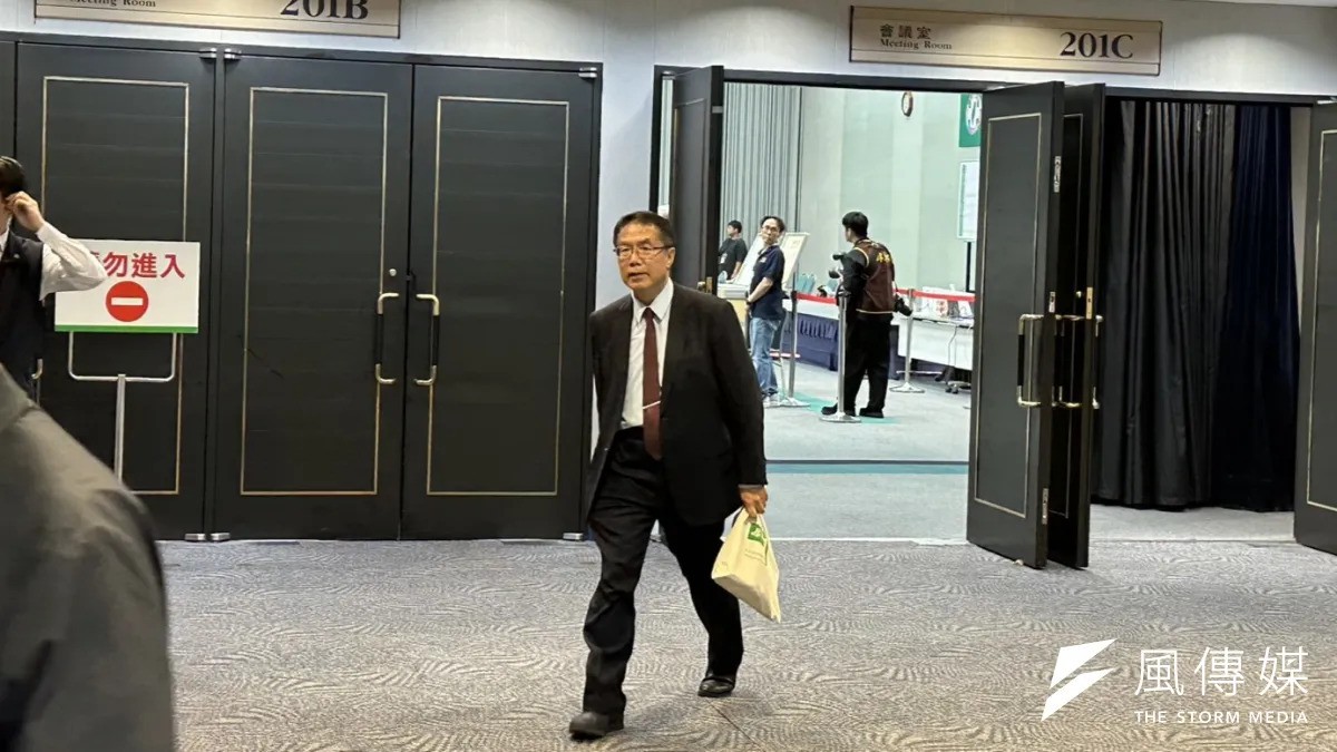 [新聞] 被爆是台大「抓耙子」！黃偉哲全代會低調排隊　投完票後快閃 - 八卦 - PTT.BEST 批踢踢爆文