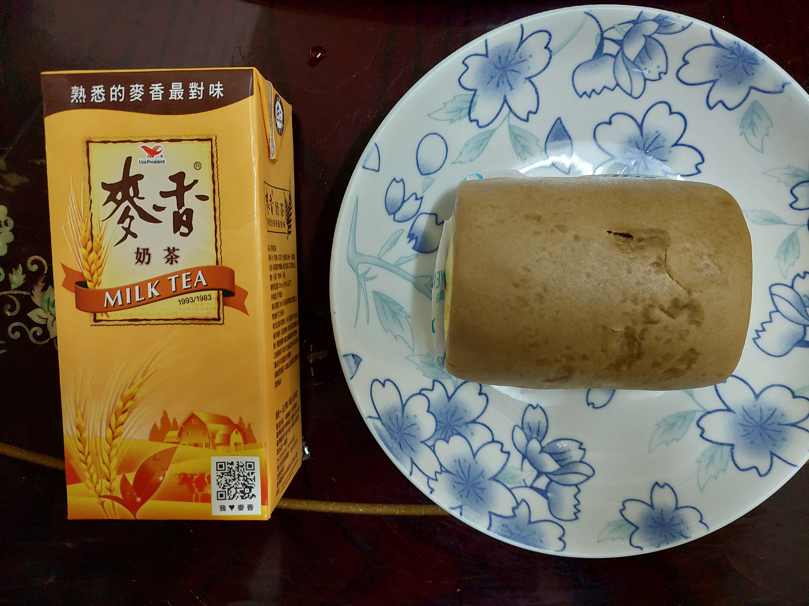 [討論] 我的早餐-銀絲卷+奶茶 附蚵屁早餐分析