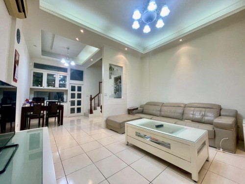VA95J9.jpg