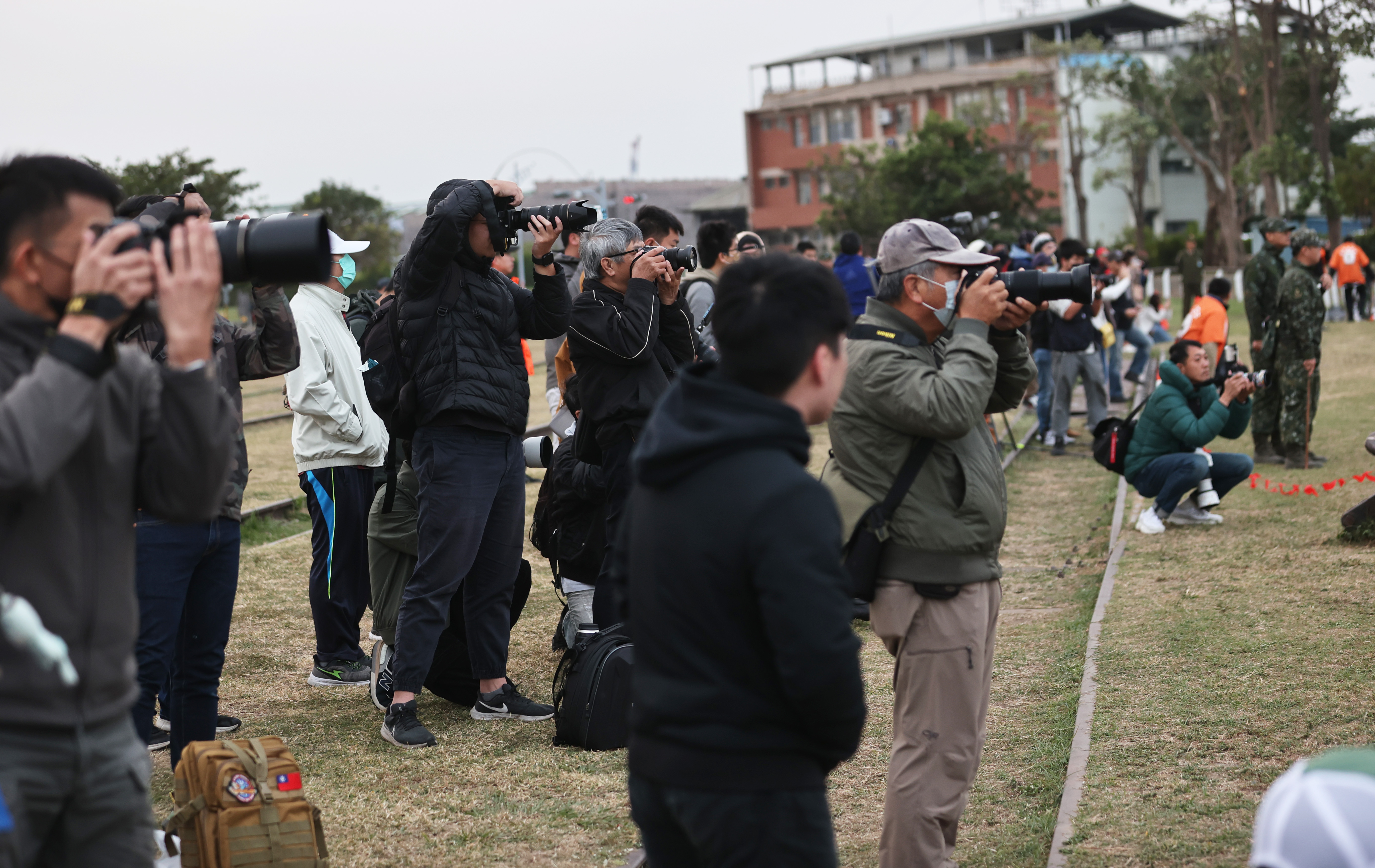 圖 高雄駁二動漫開展 眼鏡蛇直升機、雲豹