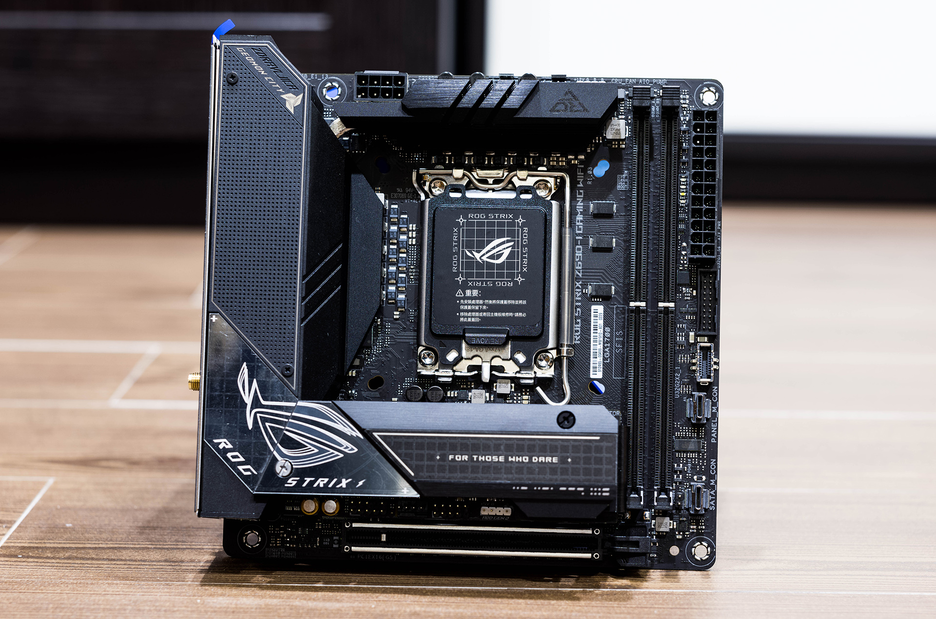 圖 ROG STRIX Z690-I GAMING WIFI 簡單開箱